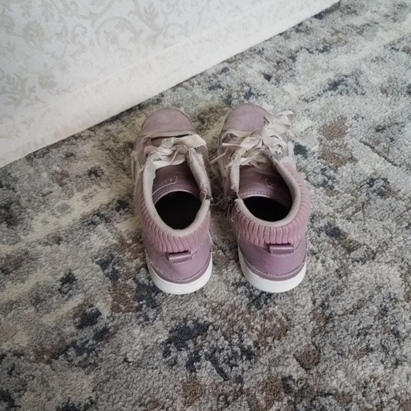 UGG Australia Addie Sneakers - Picture 9 of 11